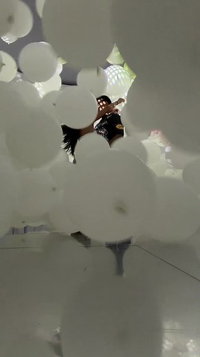 Happy Anniversary Message Ideas for Couples (Romantic Balloon Museum Theme)