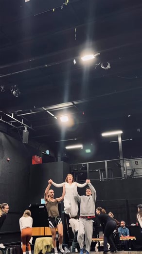 🤫🤫🤫 ׳קברט׳ כרטיסים אחרונים באתר לסשן אפריל🎪 | התיאטרון הקאמרי The Cameri Theatre