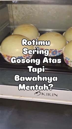 Fatimah Fitriyati | Sharing Tips Baking Roti Lembut Ala Bakery on Instagram: "Dulu… aku trauma manggang roti 😔 Saking sering gagal, kalau bikin roti ujung-ujungnya malah dikukus 😅 Pakai suhu tinggi → atas cepat gosong, bawah masih mentah 😤 Diturunin suhunya → warnanya memang cakep, tapi pas digigit… 👉 kering & keras kayak batu 😭 Aku sempat mikir: “Ya wajar sih… oven listrikku kan tombol api atas–bawahnya jadi satu.” Ternyata… bukan tombol ovennya yang salah. Aku aja yang takut trial & error