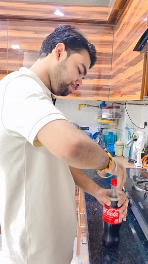 32K views · 1.5K reactions | Shopping ke baad ka welcome drink prank #funnyprank #facebookprank | ManVik Marwaha | Facebook