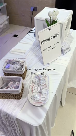 Elegant Keepsake Keyrings for Your Wedding