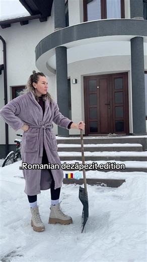 Călțuni din păcate n-am 😂! Și încă ceva, care ați dorit cu atâta putere zăpada, să veniți să o scoateți și din curtea mea 😂😂😂😂