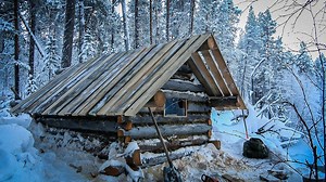 SOLO BUILDING A SMALL LOG CABIN ON THE CLIFF OF THE RIVER.#bushcraft #survival #adventure #wilderness #camping | Solo Bushcraft