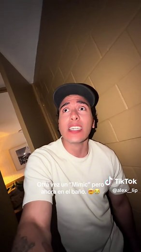 Encuentro aterrador con un Mimic en el baño
