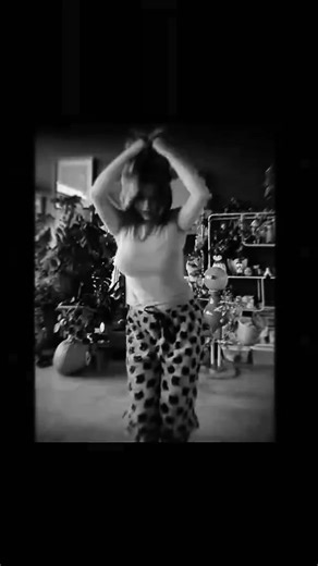 Stunning Dance Moves from Beautiful Ladies