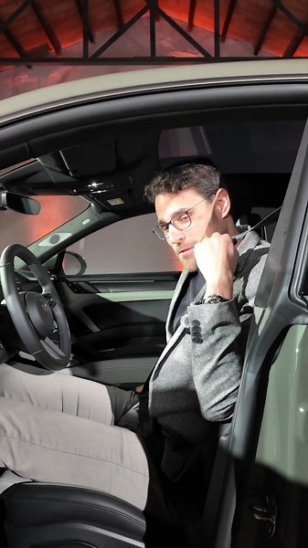 💡🏁Closing the door with clicking in the seat belt! Fully electric doors Porsche Cayenne Turbo Coupé