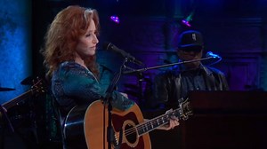 Bonnie Raitt Performs ‘Angel From Montgomery’ On ‘The Late Show’