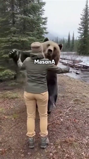 Nature’s most powerful predator has a surprisingly soft side.#GrizzlyBear #WildlifeTrust #NatureUn