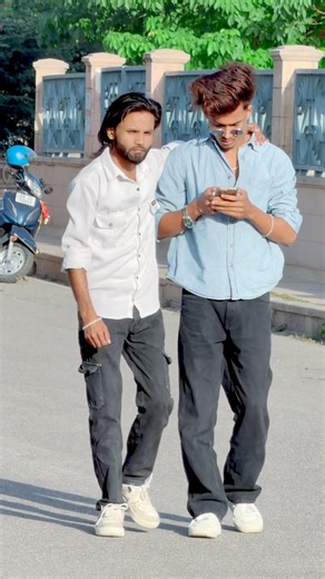 Kya apke pass bhi esa dost hai❤️🙈🤝#youtubeshorts #trendingshorts #yaari #dosti #shortsfeed #status