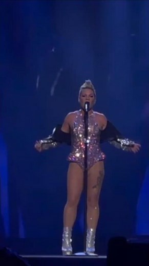 Pink - Try (Live 2025 Paris) #paris #pink #music #live #musica #livemusic #concert #liveconcert