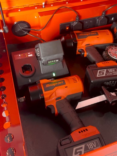 THEY’RE BACK! 🔥 Our Product Manager Alex is breaking down everything you need to know about the 22” Blue Point Power Cart - all in just 60 seconds. Like what you see? Speak to your local Snap-on franchisee to get yours. 💪 #bluepoint#snapon#fyp