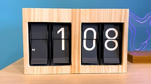 Steppers And ESP32 Make This Retro-Modern Flip-Clock Tick