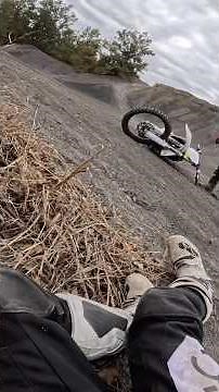 I have no clue how this happened 🤦🏼‍♂️ #crash #fail #motocross #fooligan #dirtbike #enduro #riding