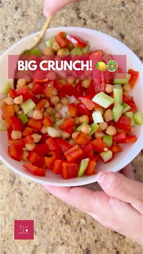 This Lemon Chickpea Salad Is ALL About the Crunch! 🥗🍋 #shorts
