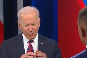 Biden seems to lose train of thought while talking at half-empty CNN event