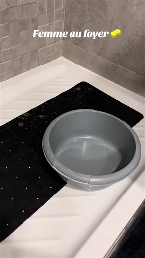 La vie de femme au foyer 🧽. #maisonpropre #femmecapable #nettoyage #nettoyagesalledebain #bathroomcleaning #cleaning #cleaningtiktok #cleaninghacks #videviral #femmeaufoyer #cestdupropre