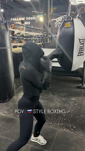 A pendulum is a weight, or “bob,” suspended from a pivot point so it can swing freely back and forth under the force of gravity. This swinging motion is a type of periodic or oscillatory motion, where the pendulum’s energy continuously converts between kinetic energy (when it’s moving) and gravitational potential energy (when it’s at its highest points). Pendulum Step #sovietboxing #personaltrainer #miami #pendulum | ZennyShredz