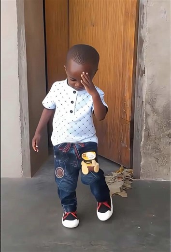 Click on the CapCut icon above to generate the same style as the video.Use one photos to create the same effect as the video. Qoba ikhoni ye-CapCut ephezulu ukuze ulenze uhlobo ofanayo nomvuyo. Sebenzisa isithombe esisodwa ukuze wenze umphumela ofanayo nomvuyo. Danna alamar CapCut da ke sama don samar da salon daidai da bidiyo. Yi amfani da hoto ɗaya don ƙirƙirar tasirin daidai da bidiyo. Bonyeza ikoni ya CapCut yenyejuu ili kuzalisha mtindo sawa na video. Tumia picha moja ili kuunda athari sawa