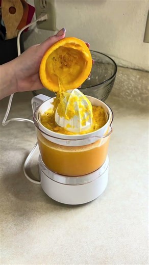 I Make Him A Fresh One…. #homemade #fruitjuice #freshorangejuice #squish ￼