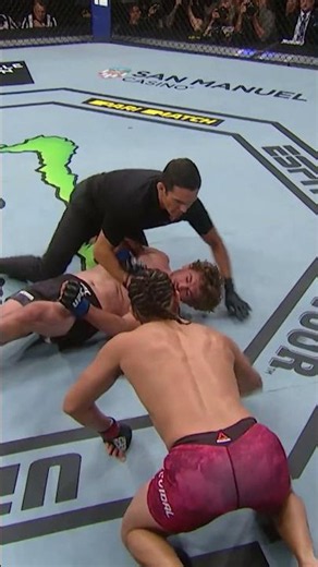 这就是 UFC 的魅力，一秒 KO 终结战局，不到最后一刻永远不知道谁会赢#格斗 #热血 #shorts