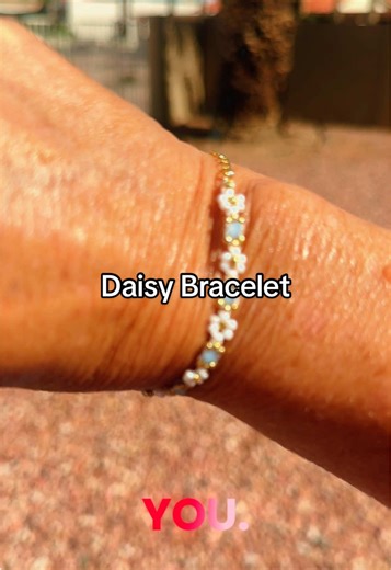 Replying to @Sunsure... Dainty Daisy bracelet in blue or pink. #bracelet #beadedbracelet #summerjewelry #daisybracelet