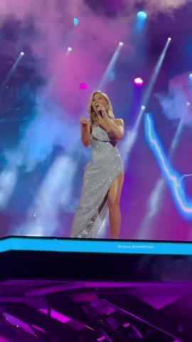 HELENE FISCHER 💗 on Instagram: "Blitz @ Die Helene Fischer Show 2023💗✨ #helenefischer #helenefischershow2023"