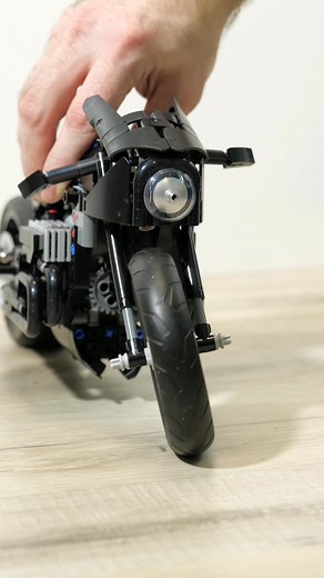 LEGO Technic 42155 Batman Batcycle Review