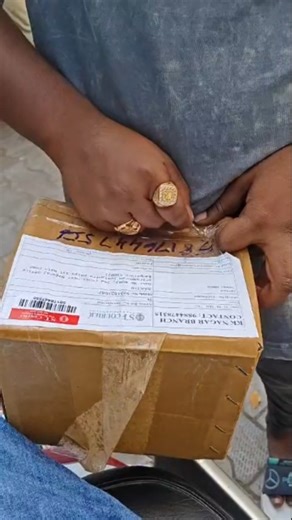 Aquarium on Instagram: "🤯Fish Unboxing Video 🔥 . . .. .#viralreels #reelsinstagram #reelsviral #explorepage #foryoupage"
