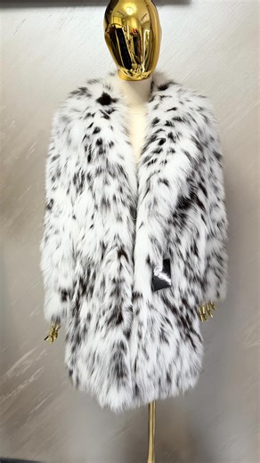 SOBOL🔝 Python 🐍 Crocodile 🐊 🔝 FURS 🔝 on Instagram: "В наличии шубка под рысь 80 см цена 🔥🔥🔥"