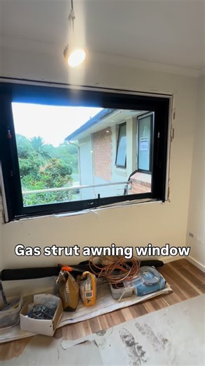 Installing a gas strut awning window to create a indoor and outdoor area in one #awningwindows #windowdesign #windowideas #sutherlandshire | Curtis Constructions