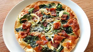 3-topping tortilla pizza: Bacon, spinach & onion