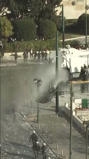 Hundreds of thousands clash with police in Greece