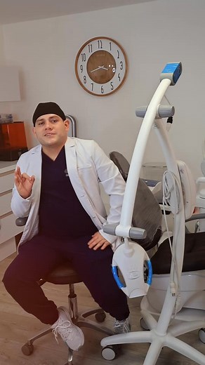 ✨😁 ¡Luce una sonrisa más blanca y radiante con Philips Zoom! Obtén un blanqueamiento dental sin dolor ni sensibilidad, gracias a nuestra tecnología profesional Philips Zoom. Con este tratamiento podrás lograr hasta 8 tonos más blancos en una sola sesión. 🌟 A diferencia de un blanqueamiento común, Philips Zoom utiliza luz LED avanzada que activa el gel blanqueador de forma más rápida, profunda y segura, logrando resultados visibles desde la primera sesión y duraderos en el tiempo. Porque no tod