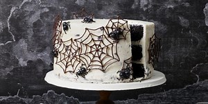 33 Spooky Halloween Cakes That'll Sweeten Up Your Party