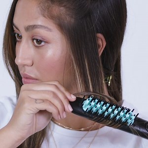 If you can brush your hair, you can use DAFNI Muse™! For best results simply place the brush in your hair and rotate until bristles face out as you glide to the end of the hair and repeat rotating hair in the same direction. | Conair Canada