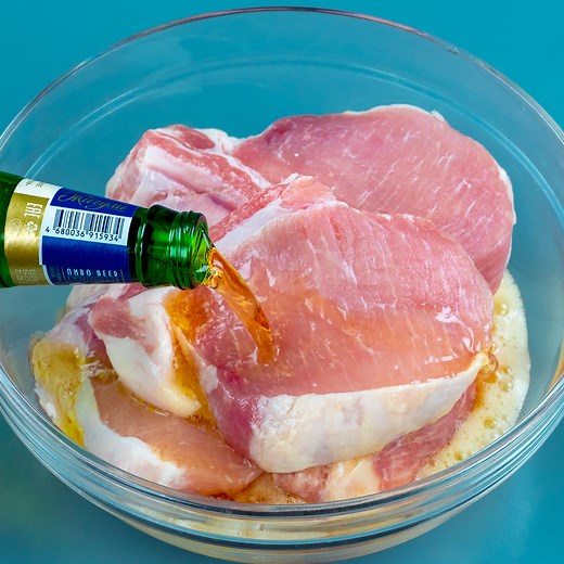 Am invatat aceasta reteta de carne intr-un restaurant! O gatesc zilnic Ingrediente: cotlet de porc cu os: 6 buc făină: 200 g LA FOC MEDIU: 4 MIN ceapă: 1 buc usturoi: 3 căței rozmarin: 20 g bere: 300 ml piper negru: 2 g sare: 2 g boia de ardei dulce: 3 g apă: 150 ml LA FOC MEDIU: 17 MIN cartofi fierți: 400 g amidon: 100 g ouă: 1 buc apă: 1 l sare: 3 g burtă de porc: 170 g ceapă: 1 buc sare: 2 g piper negru: 2 g | Cookrate - Romania