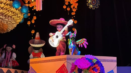 PHOTOS, VIDEO: "it's a small world" Debuts New 'Coco' Figures for Disneyland 70th - WDWNT