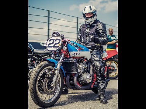 Historic racing with the Suzuki GT 750 three-cylinder two-stroke in our technological world. sound !