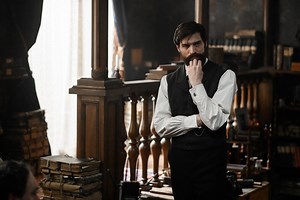 « Freud » : le père de la psychanalyse caricaturé en détective de l’inconscient sur Netflix
