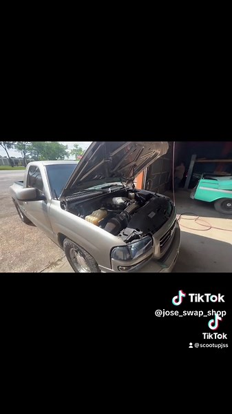 2000 gmc sierra came in with a 4.8l engine looking to get a little more GO! Equipped with a 6.0L LQ4 refreshed, Chopacabra cam kit, Holley HiRam intake, 92mm TB, 60lb bosch injectors. Backed it up with a Built stage 2 transmission with a 3200 Circle D Converter.. SHE GOES!! #JSS #holleyefi #bosch #texasspeed #chopacabra #circledspecialties #singlecab #singlecablife #singlecabnation #gmc #stepside
