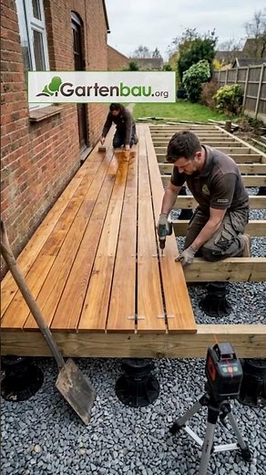 Holzterrasse bauen | So verwandeln Profis Ihren Garten