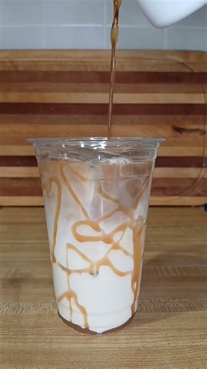 ICE CARAMEL LATTE ☕️ 🧊#parati #viral #coffee #food #amor #tutorial #starbucks #recipe