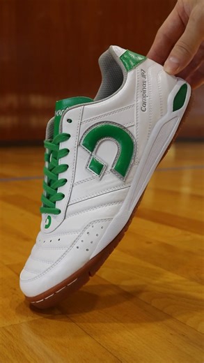 Shutaro 🇯🇵 futsal shoes | Desporte Campinas JP7 ⚪️🟢 Closer look 👀 @desportejapan #futsalshoes #footballboots #desporte #デスポルチ #フットサルシューズ | Instagram