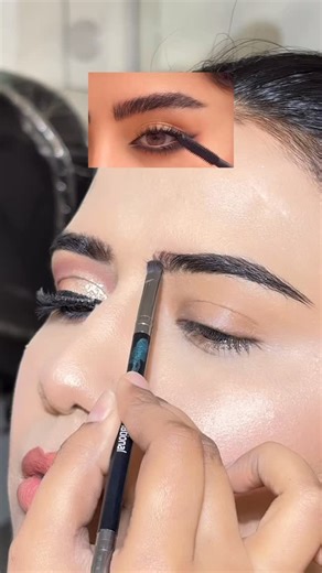 Bella Vogue International Beauty School ✨ on Instagram: "Perfecting the eyes, one stroke at a time ✨ In this tutorial, we’re sharing expert techniques for precise eyeliner application, flawless lower lash definition, and beautifully enhanced eyes that elevate any makeup look — from everyday glam to bridal perfection 👁️💄 Learn professional eye makeup skills with hands-on guidance, premium products, and industry-approved techniques at Bella Vogue International Beauty Academy. Whether you’re a be