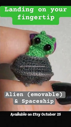 👽🛸Tiny Alien Fits Inside His Spaceship! | Micro Crochet Reveal #2 (linked crochet along video)