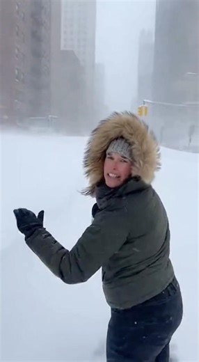 NYC is CLOSED 🚫 Buses Buried in Snow ❄️