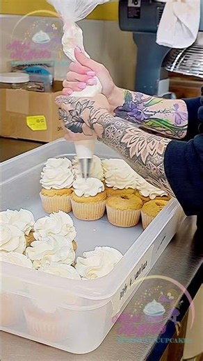 🍮 Decorating Keto Vanilla Salted Caramel Cupcakes! ✨