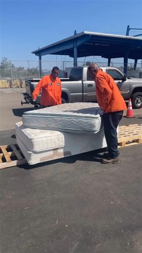 Disposing of unwanted mattresses and box springs is now as easy as 1-2-3, and it’s free!♻️🛏️ As part of the City's participation in the Mattress Recycling Council’s Bye Bye Mattress program, San Diegans can drop off mattresses and box springs at the new collection site, located on the east side of the entrance to the Miramar Landfill at 5161 Convoy Street, 92111. Mattress collection hours are 7 a.m. to 4 p.m. Monday through Friday (the site is closed on Saturdays and Sundays). For more informat