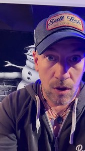 Wanna build a snowman? #snowspray #snowsprayart #snowwindows | Snow Windows