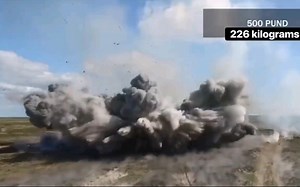 JDAM弹药在测试和战斗条件下的应用。 第一个弹药是训练，可以直观地评估命中的准确性